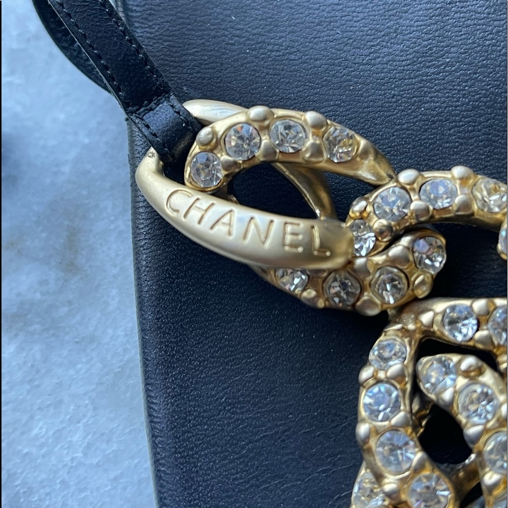 CHANEL Lambskin crystal encrusted gold link sandal - Picture 5 of 16